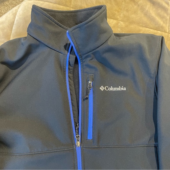 Columbia Men's Black Performance Jacket with Blue Trim - Picture 2 of 4